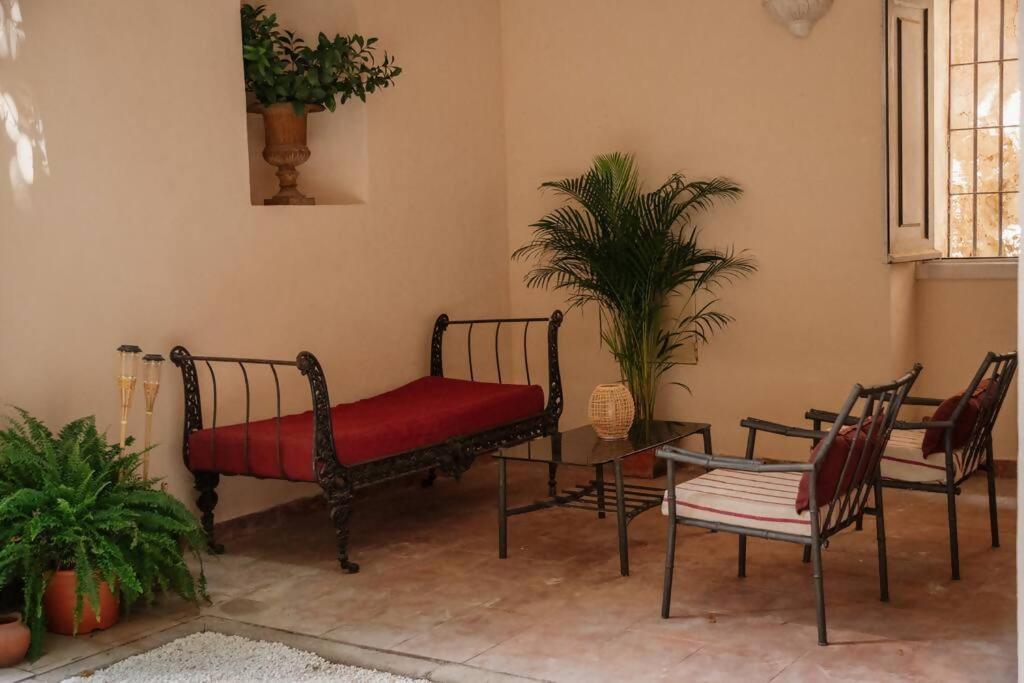 Casa Aguila Casco Antiguo Patio Privado Apartment Caces Exterior foto