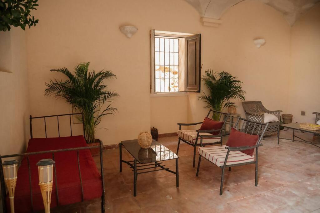 Casa Aguila Casco Antiguo Patio Privado Apartment Caces Exterior foto
