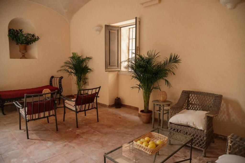 Casa Aguila Casco Antiguo Patio Privado Apartment Caces Exterior foto